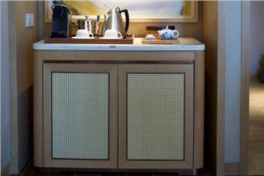 होटल ग्लास मिनीबार कैबिनेट